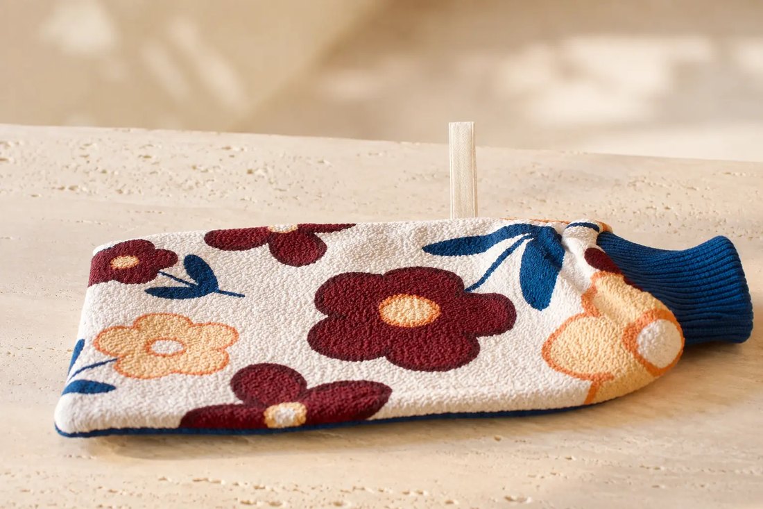 Wine Blossom scrub glove